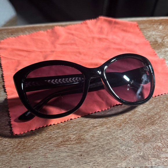 Black Sunglasses - Picture 2 of 3